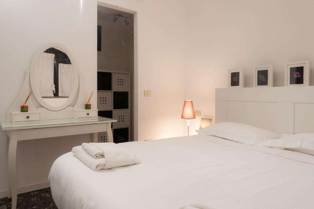 Bnbutler - Vigevano, 13 - A Due Passi Dalla Darsena Apartment Milan Luaran gambar